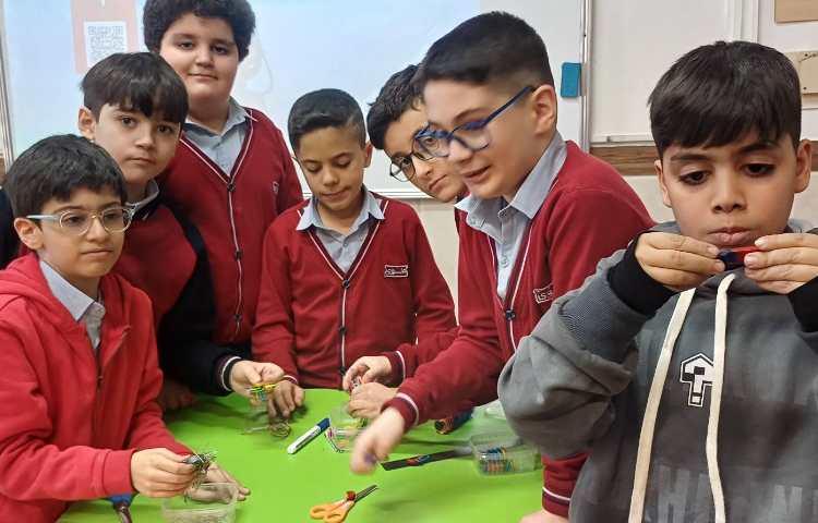 تدریس درس علوم و انجام فعالیت 3