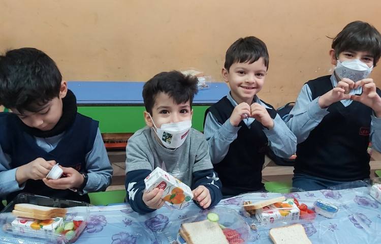 تدریس درس " پرچم" با هدف ایجاد انگیزه در درس فارسی در پایه دوم 2