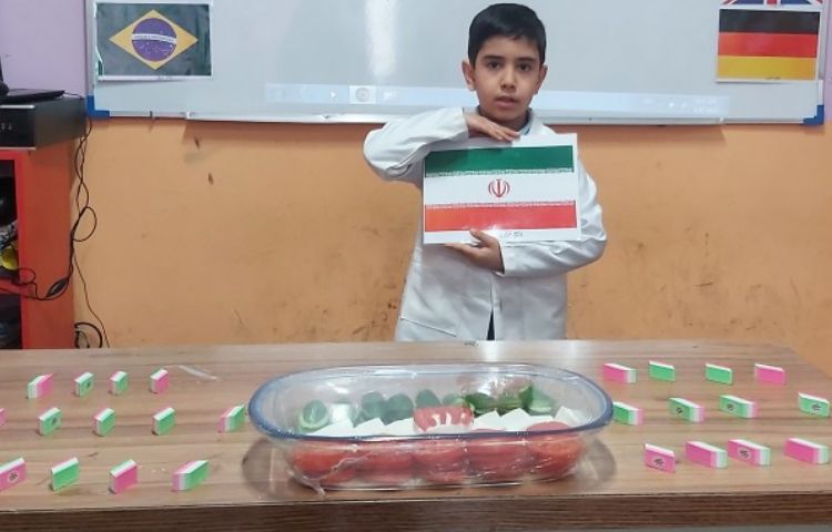 تدریس درس " پرچم" با هدف ایجاد انگیزه در درس فارسی در پایه دوم