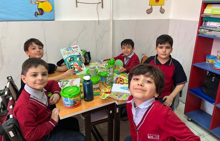 تدریس رنگ‌های اصلی و فرعی در زنگ زبان عمومی 2