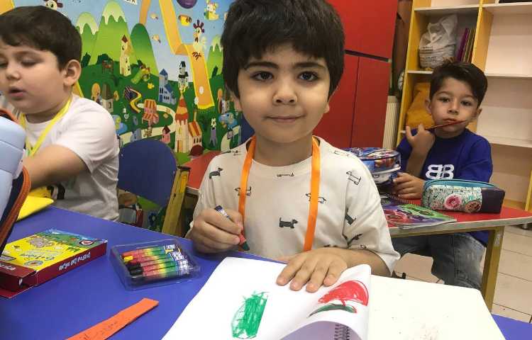 تدریس رنگ‌های green و red 3