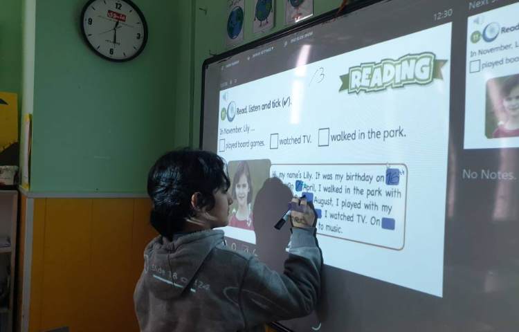 :تدریس روخوانی متن به همراه فعالیت های جانبی 3