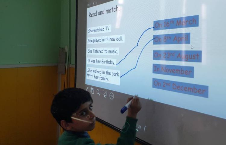 :تدریس روخوانی متن به همراه فعالیت های جانبی 4