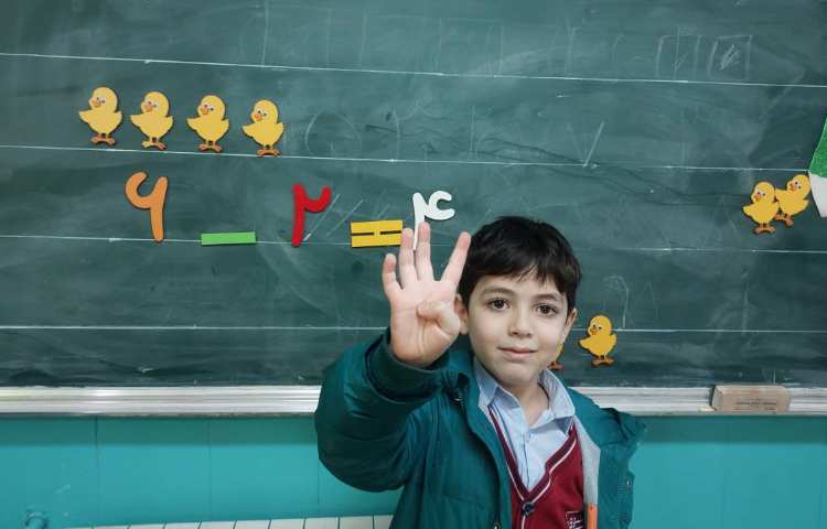 تدریس ریاضی مبحث تفریق با ابزار مگنتی 2