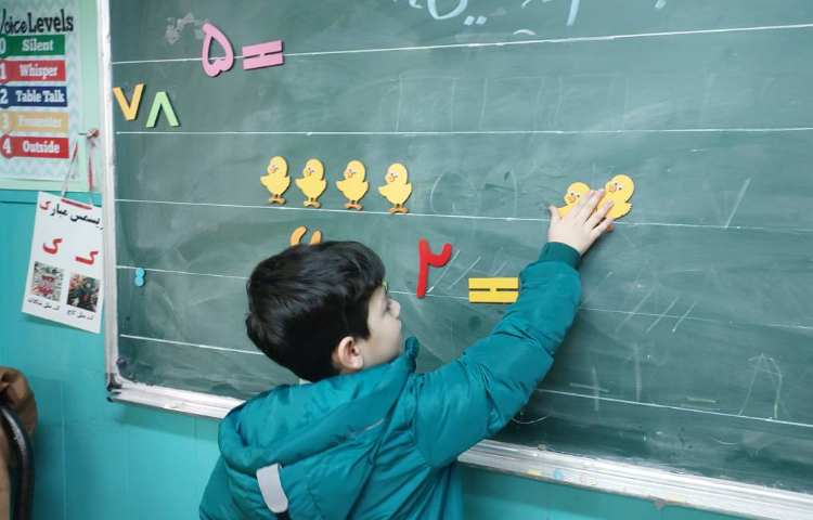 تدریس ریاضی مبحث تفریق با ابزار مگنتی 3