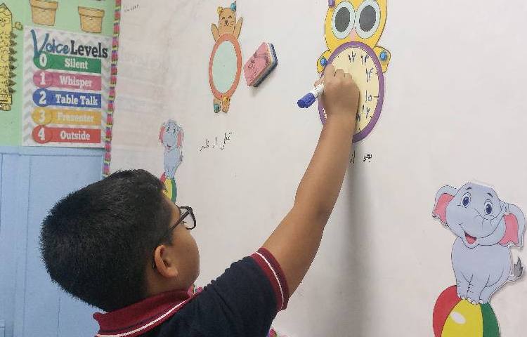 تدریس ساعت در بعدازظهر با همکاری دانش آموزان