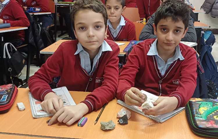 تدریس علوم اشنایی با سنگ ها 1