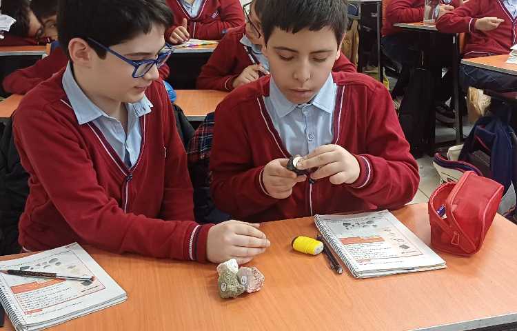 تدریس علوم اشنایی با سنگ ها 2