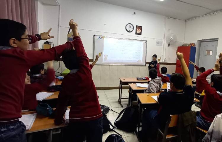 تدریس علوم توسط دانش‌آموزان طبق طرح معلم شو 3