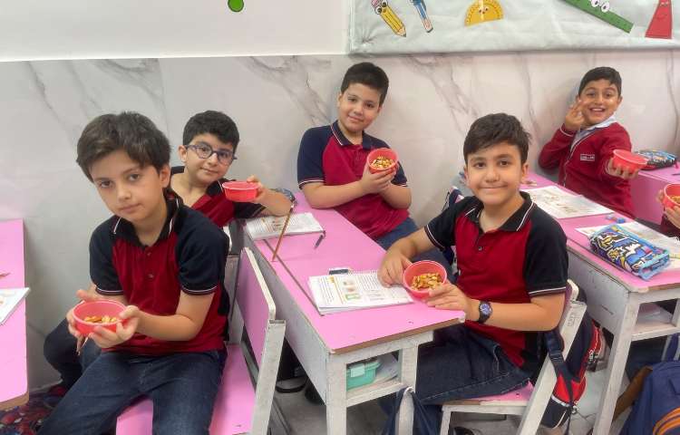 تدریس علوم مخلوط ها خوردن اجیل و درک مفهوم مخلوط ها 3