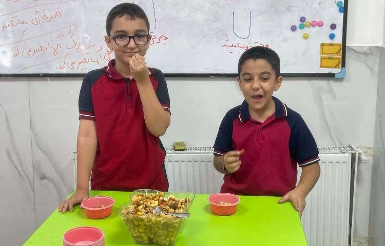 تدریس علوم مخلوط ها خوردن اجیل و درک مفهوم مخلوط ها 4