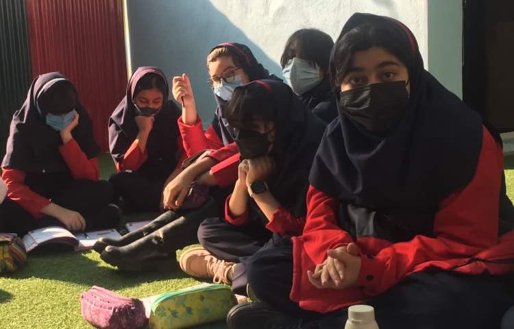 تدریس لایه های زمین در کلاس بدون دیوار 3