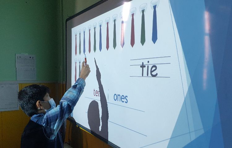 :تدریس مفهوم یکان و دهگان(ones و tens)، کلاس زمین 1