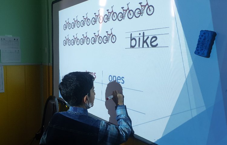 :تدریس مفهوم یکان و دهگان(ones و tens)، کلاس زمین 3