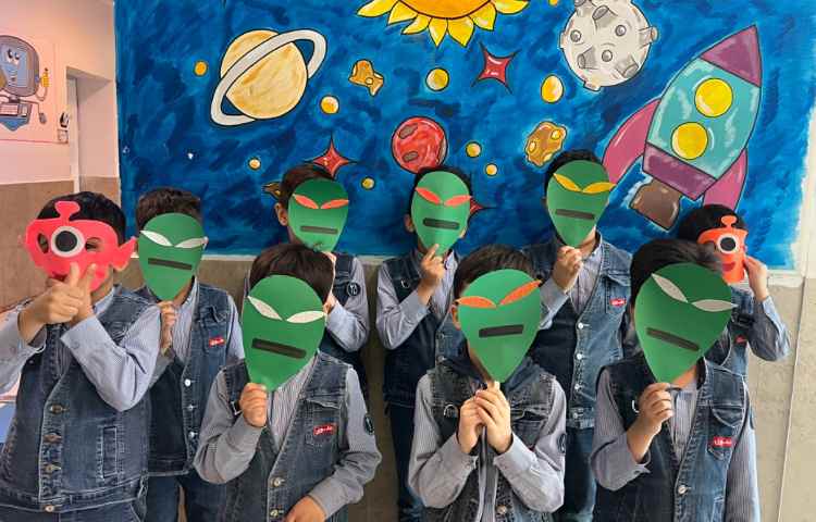 تدریس نشانه (ضاد) ساخت ماسک آدم فضایی