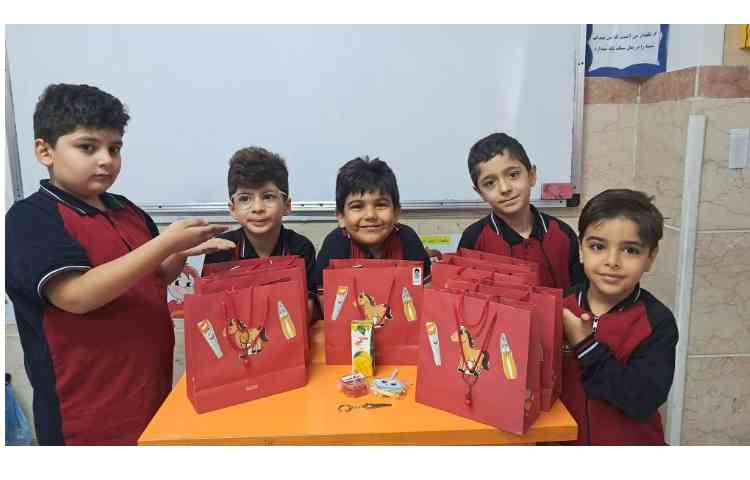 تدریس نشانه ها و همکاری پسرای کلاس اول 2 3