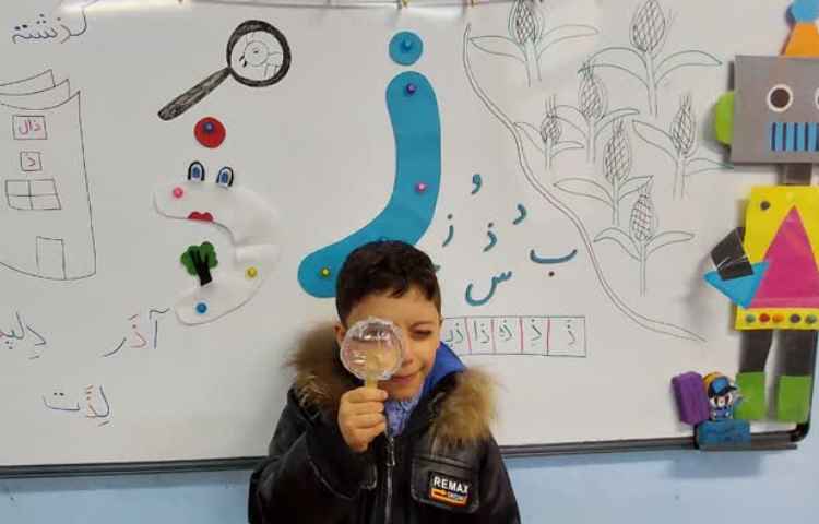 تدریس نشانه ی ذ با ایجاد انگیزه ی ساخت ذره بین 2