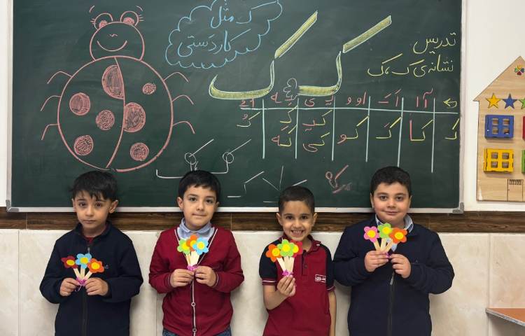 تدریس نشانه‌ی (ک) به همراه کاردستی دسته گل برای روز مادر 2