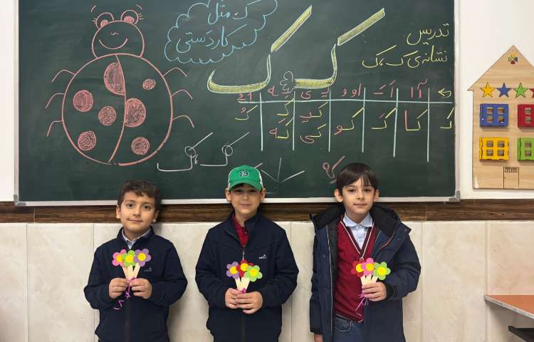 تدریس نشانه‌ی (ک) به همراه کاردستی دسته گل برای روز مادر 3