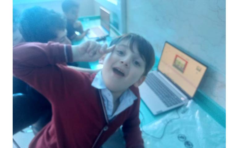 تدریس کامپیوتر انجام پروژه های اسکرچ جونیور 1