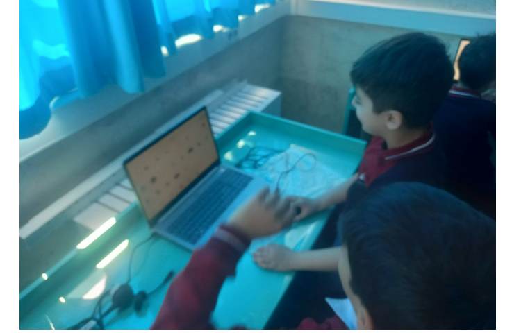 تدریس کامپیوتر انجام پروژه های اسکرچ جونیور 3