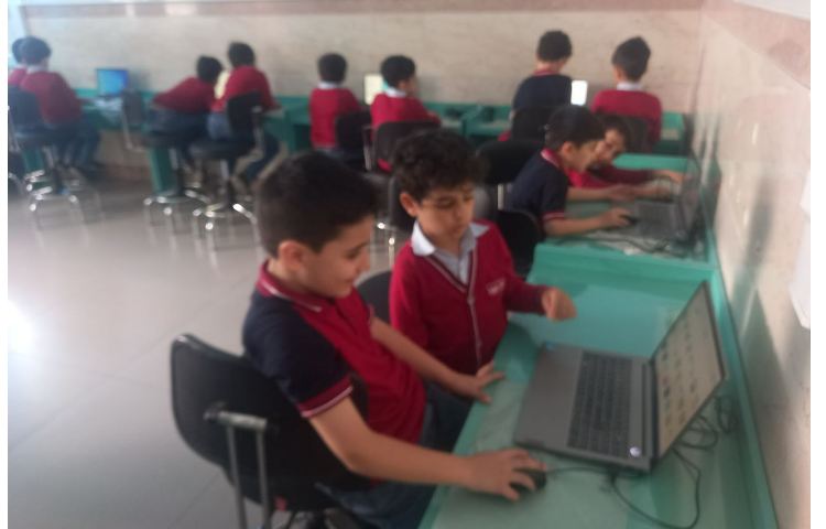 تدریس کامپیوتر انجام پروژه های اسکرچ جونیور 7