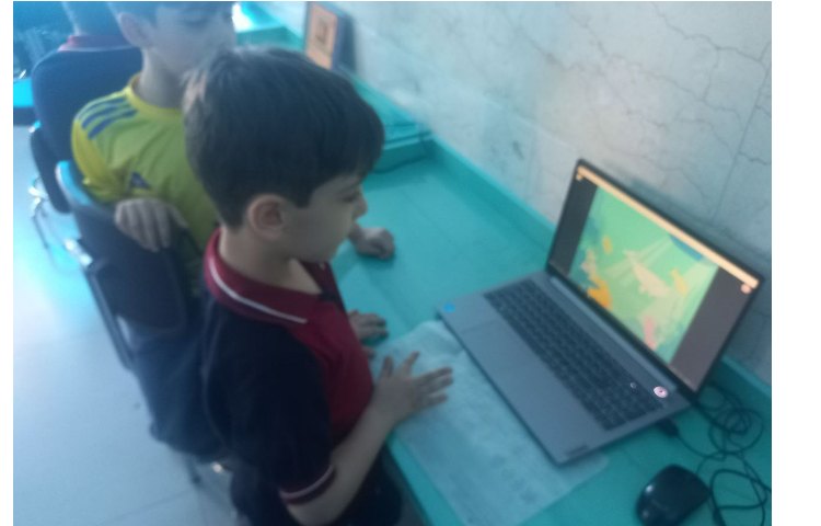 تدریس کامپیوتر انجام پروژه های اسکرچ جونیور