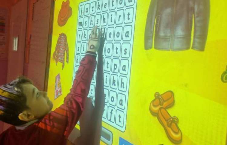 تدریس کلمات لباس ها با بازی ها و فعالیت مختلف