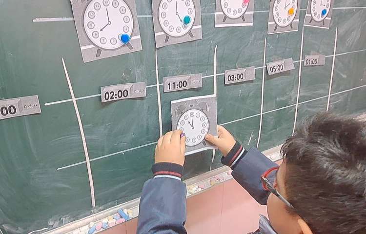تدریس math, recognizing clocks 2