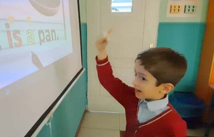 تدریس reading sentences with tricky words 3