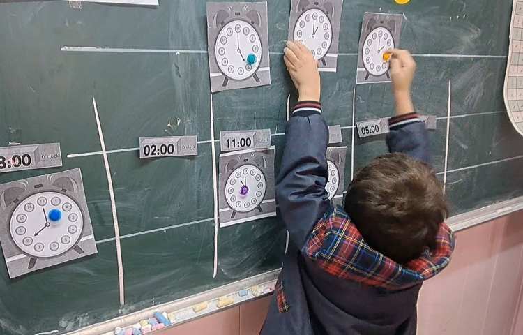 تدریس math, recognizing clocks 3