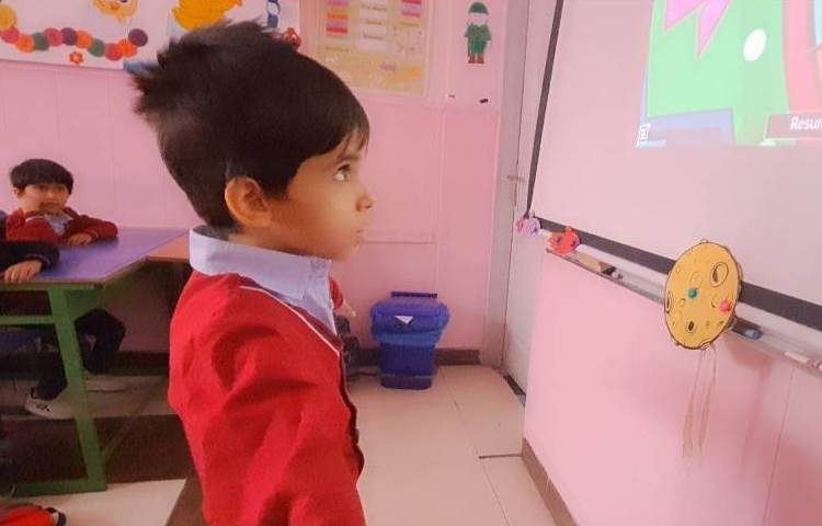 تدریس reviewing words with online spinner game