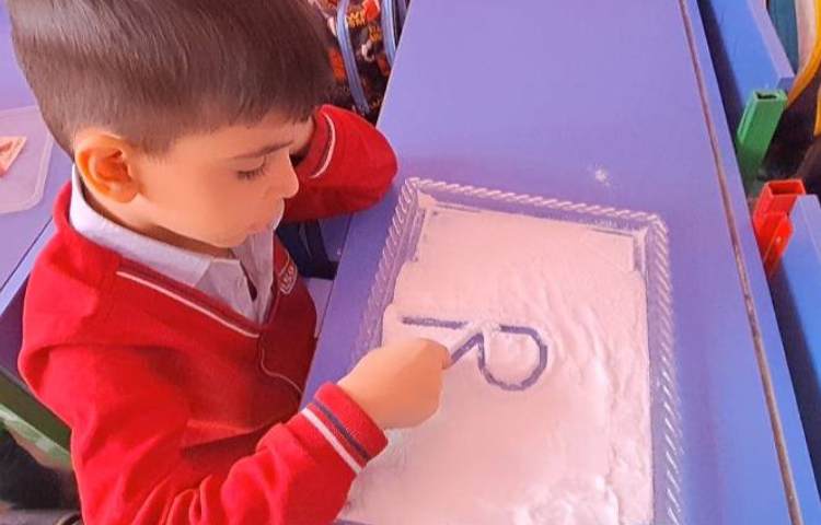 تدریس writing letter Rr