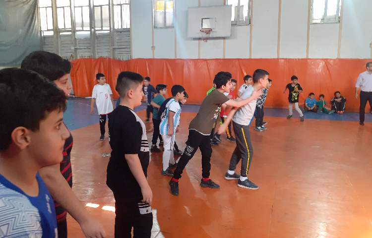 تربیت بدنی بازی گروهی 4