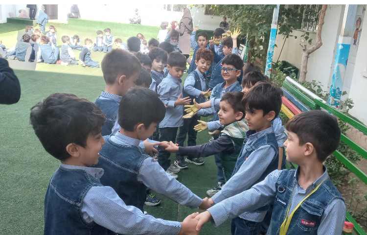 ترکیب رنگ قرمز و زرد (نارنجی)