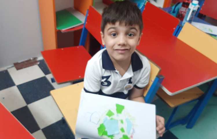 ترکیب نقاشی و کلاژ زمین پاک همراه عزیزانم 2