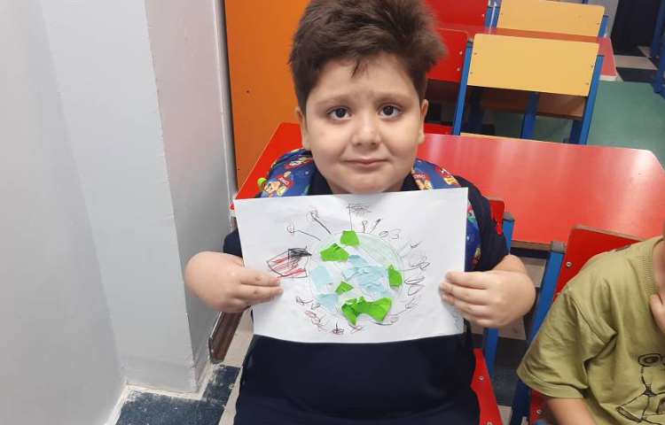 ترکیب نقاشی و کلاژ زمین پاک همراه عزیزانم 3