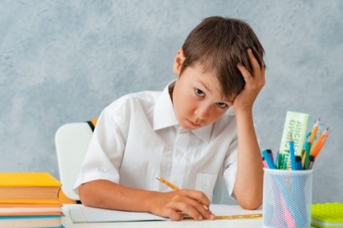 ترک تحصیل حدود 1 میلیون دانش‌آموز در دوره‌ی متوسطه و دوره‌ی دبستان