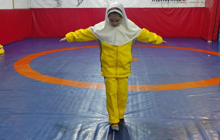 تست تعادلی راه رفتن روی خط صاف ( گرو شکستم) 1