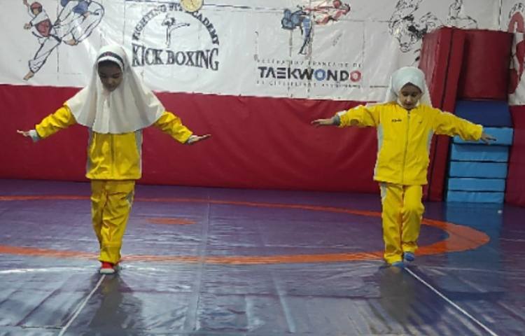 تست تعادلی راه رفتن روی خط صاف