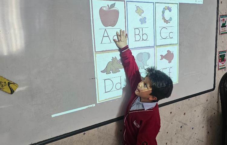 تشخیص اعضای بدن و تمرین و تکرار حروف همراه با بازی 1