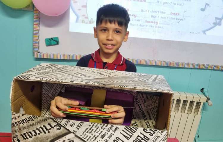 تشخیص خوراکی ها با استفاده از حس لامسه و گفتن اسم آنها 4