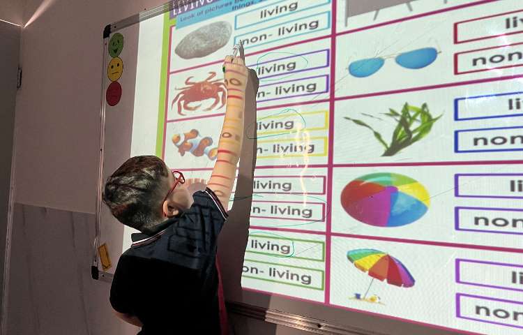 تشخیص موجودات زنده و غیر زنده-زنگ Science 3