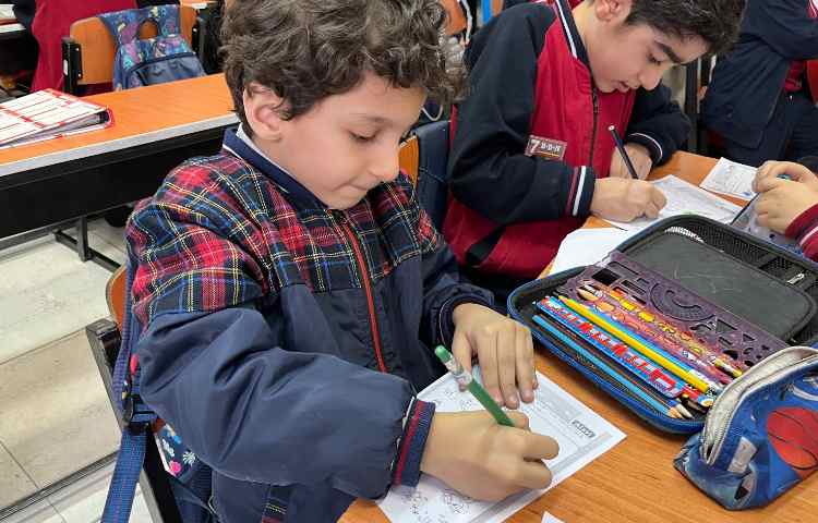 تشخیص موجودات زنده و غیر زنده با انجام کاربرگ-زنگ Science 1