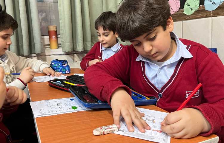 تشخیص موجودات زنده و غیر زنده با انجام کاربرگ-زنگ Science 2