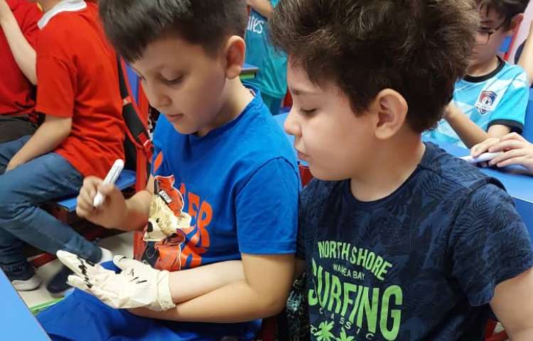 تشخیص کلمات هم خانواده و پیدا کردن کلمه پنجم و حروف مشترک 1