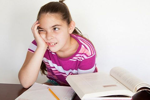 تشویق دانش‌آموزان به درس خواندن در دوران کرونا