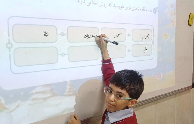 تصحبح نگارش و تمرین رو خوانی در کلاس