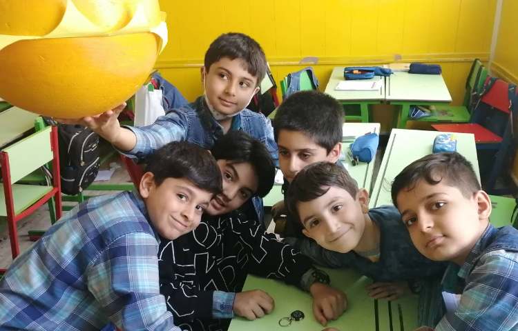 :تعیین جهت جغرافیایی با استفاده از قطب نما و طلوع خورشید در کلاس زمین 2