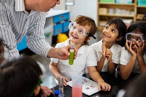 چرا به مدارس هوشمند نیاز داریم؟